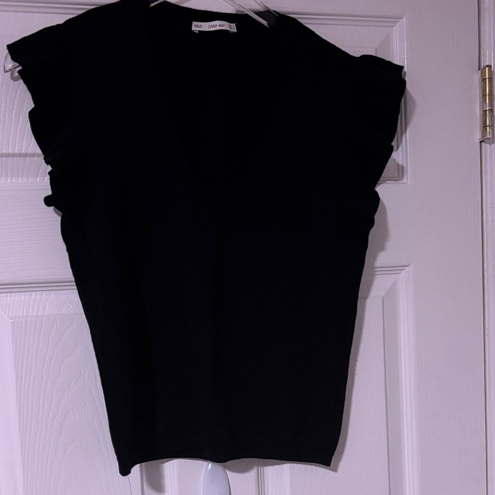Zara Black V-Neck Sweater with Ruffled Sleeves… Sz Medium.. NWOT